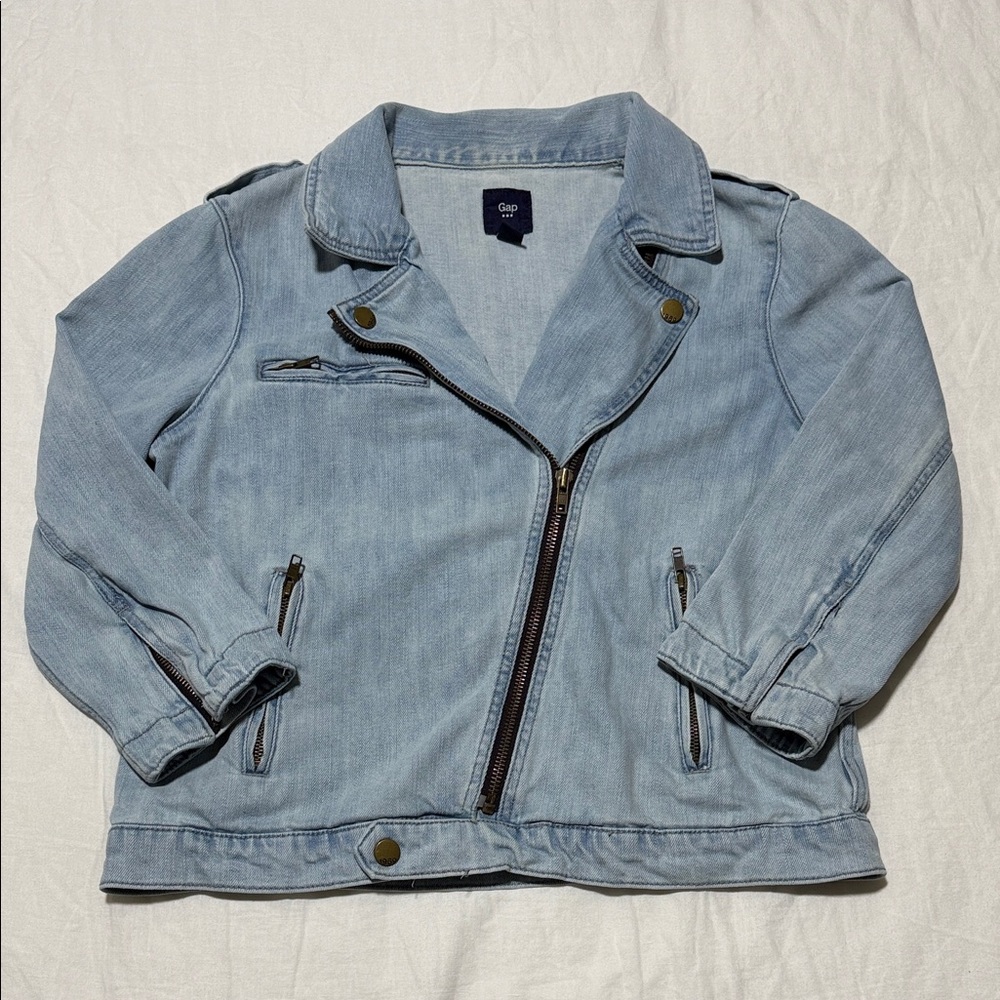 GAP Women’s Light Wash Denim Jacket with 3/4 Sleeves